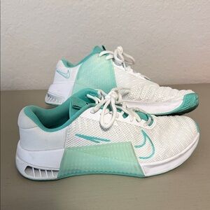 Nike Women's White and Mint Athletic Shoes